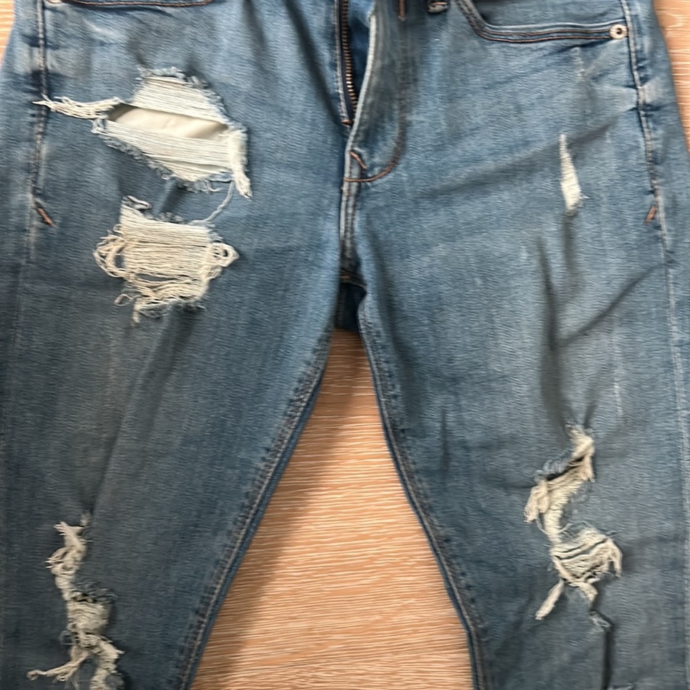 Express Distressed Jeans - Picture 4 of 5